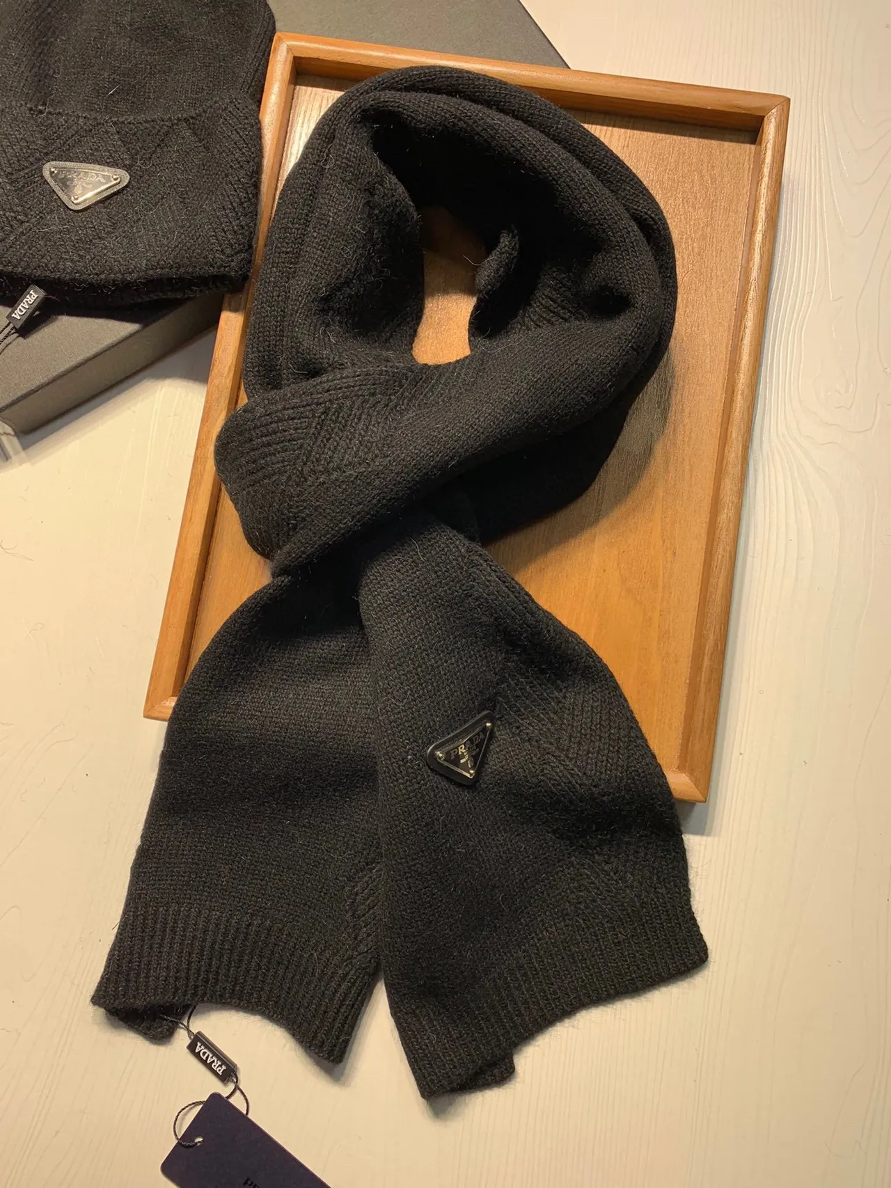 برادا أحمر أبيض Herringbone Knit Folded Cuff Beanie 8