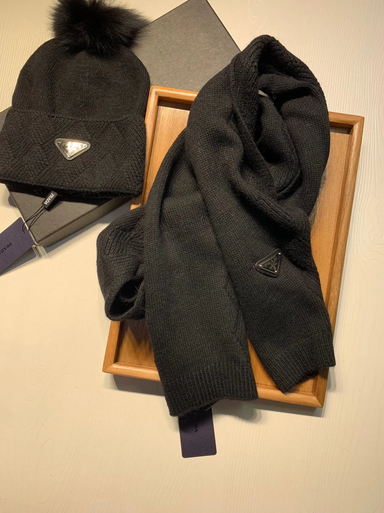 برادا أحمر أبيض Herringbone Knit Folded Cuff Beanie 9