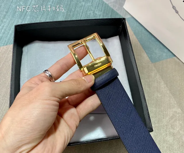 Prada Ceinture réversible double face Navy Gold cuir Saffiano Texture Ceinture 5