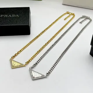 Prada ত্রিকোণ হার সোনালি এবং রূপালি টোন ক্রিস্টাল পেন্ড্যান্ট হার