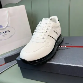 Prada Tênis Lifestyle Brancos e Pretos de Malha e Couro na Parte Superior com Faixa Lateral e Branding