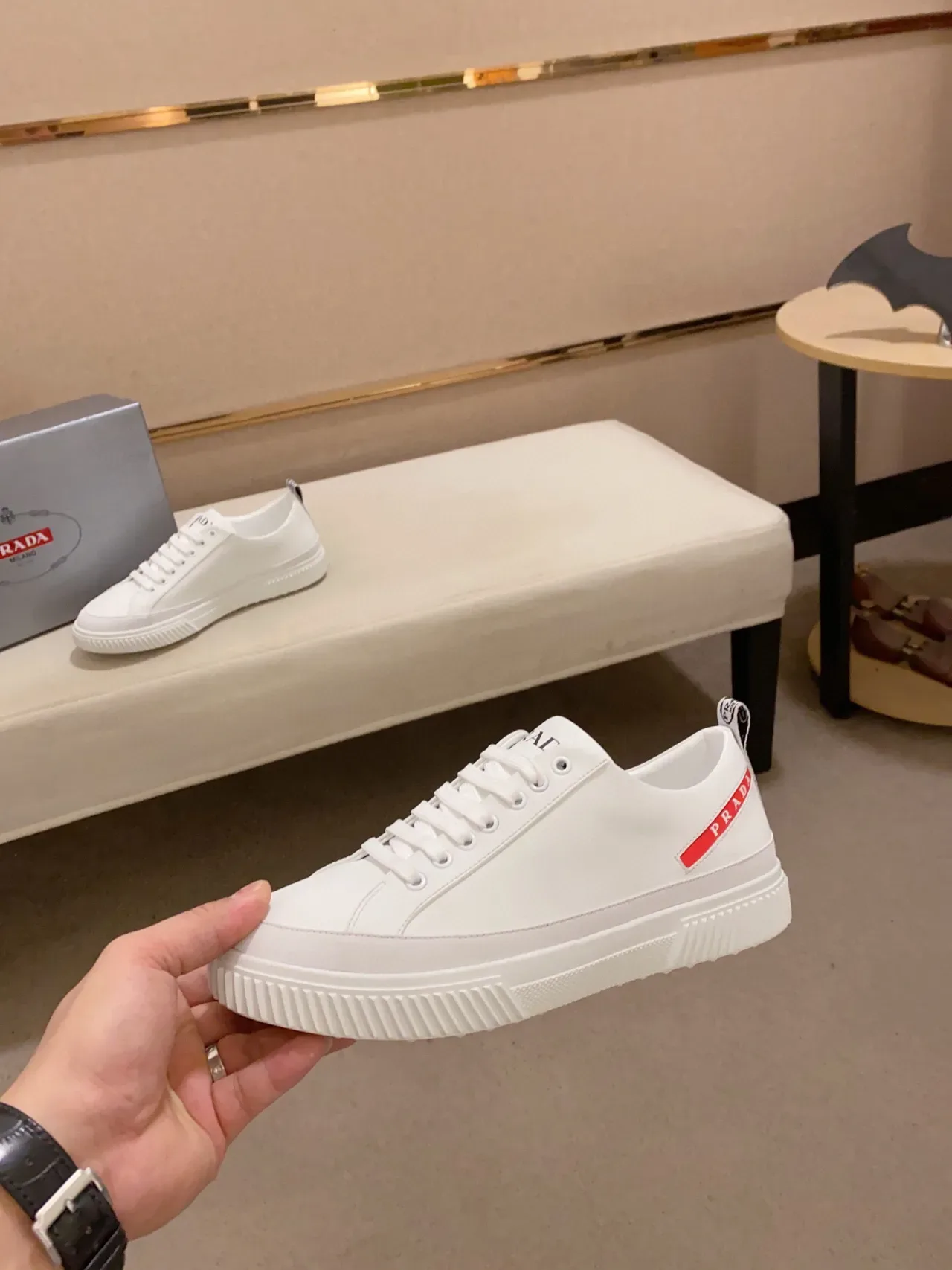 Prada Blanc Supérieur en Similicuir Semelle en Caoutchouc Crantée Bords Chaussures Lifestyle 3