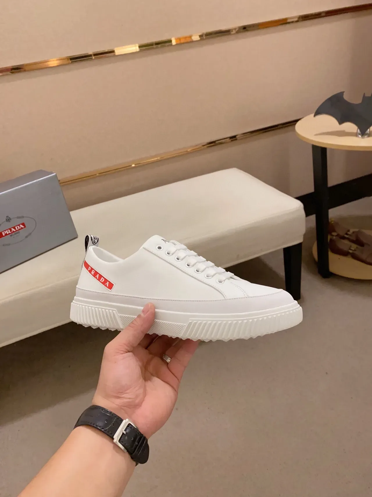 Prada Blanc Supérieur en Similicuir Semelle en Caoutchouc Crantée Bords Chaussures Lifestyle 4
