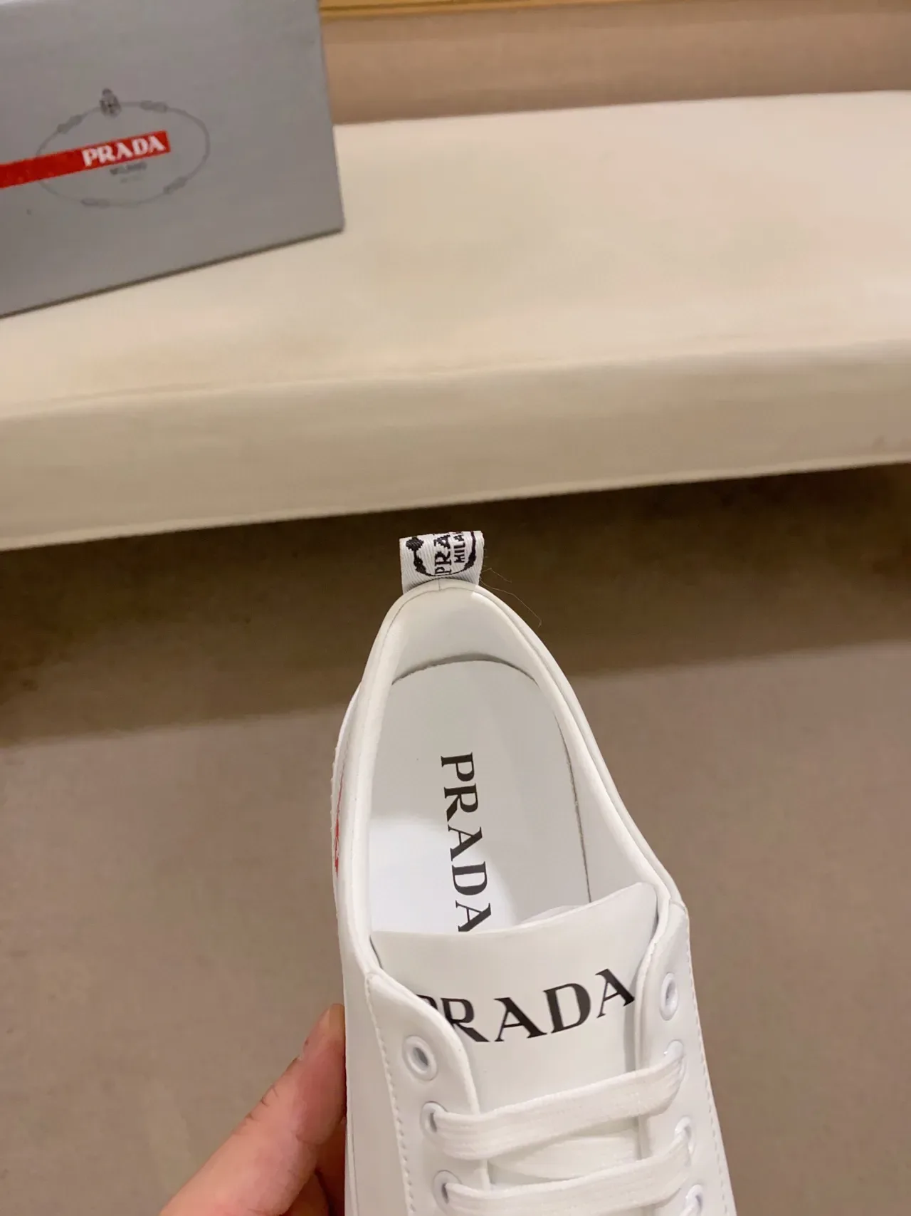Prada Blanc Supérieur en Similicuir Semelle en Caoutchouc Crantée Bords Chaussures Lifestyle 6