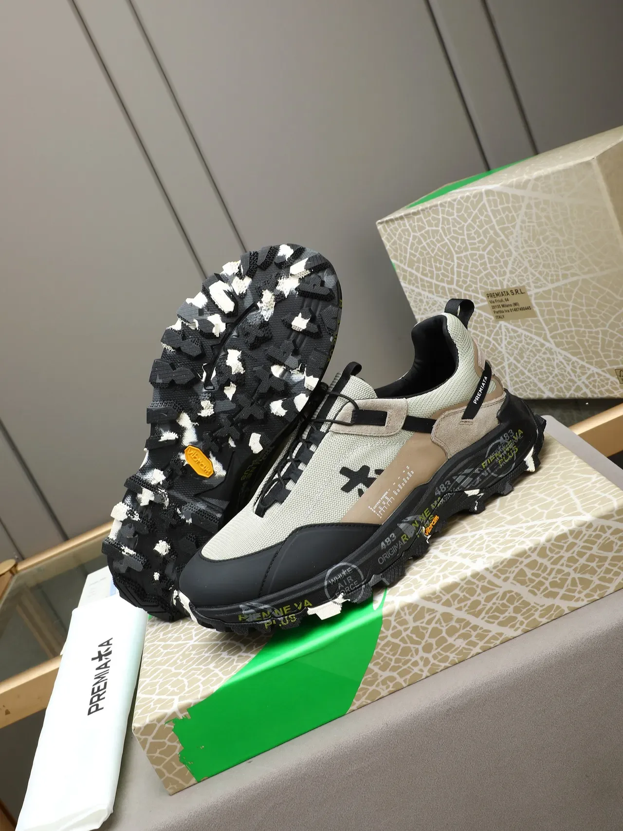 Premiata حذاء رياضي أسلوب حياة بيج وأسود من مواد مختلطة بكعب سميك 4