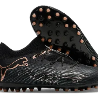Puma Future Z Black Gold सॉक-फिट निट कॉलर टेक्स्चर्ड सिंथेटिक अपर टर्फ फुटबॉल जूते