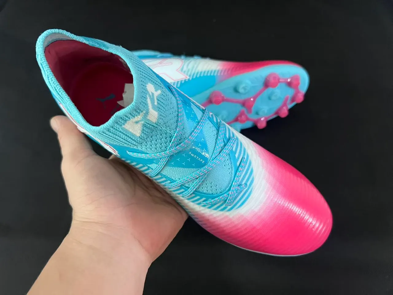 Puma Future Z 蓝粉针织袜领渐变鞋面人工草地足球鞋 5