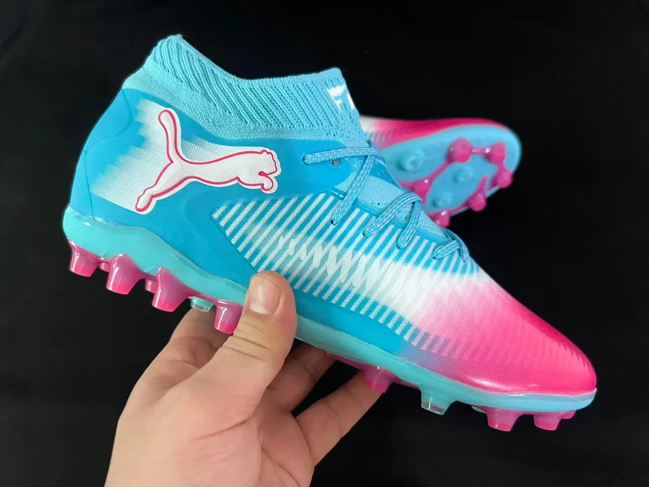 Puma Future Z 蓝粉针织袜领渐变鞋面人工草地足球鞋 6