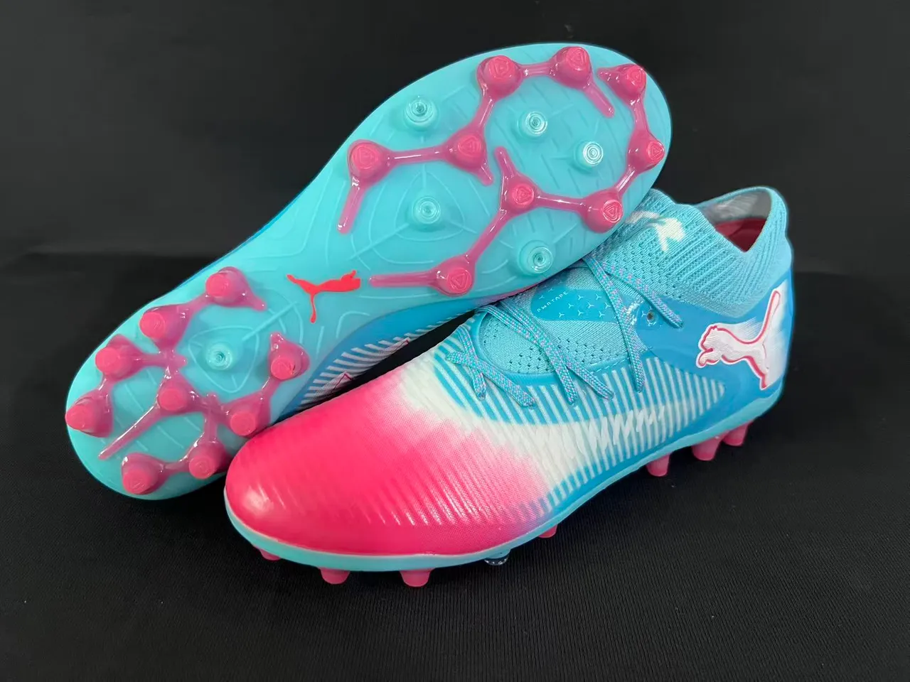 Puma Future Z 蓝粉针织袜领渐变鞋面人工草地足球鞋 8