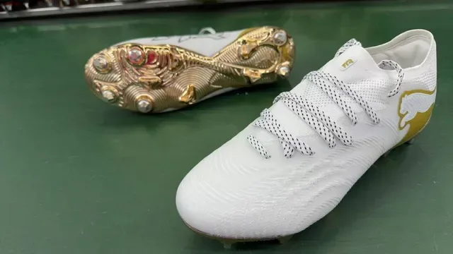 Puma Future Z Botas de fútbol blancas y doradas para terreno firme 8