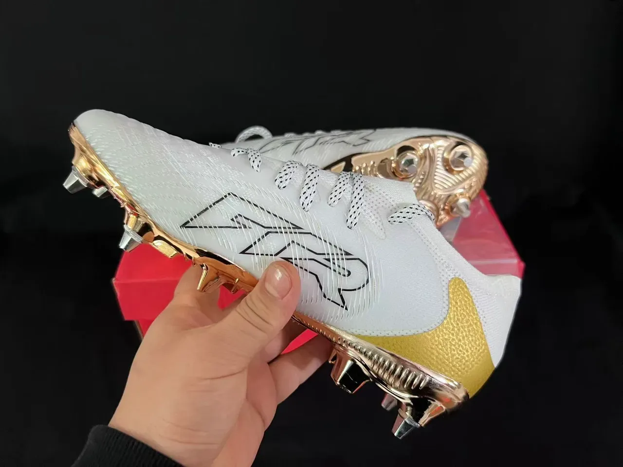 Puma Future Z Botas de fútbol blancas y doradas para terreno firme 11