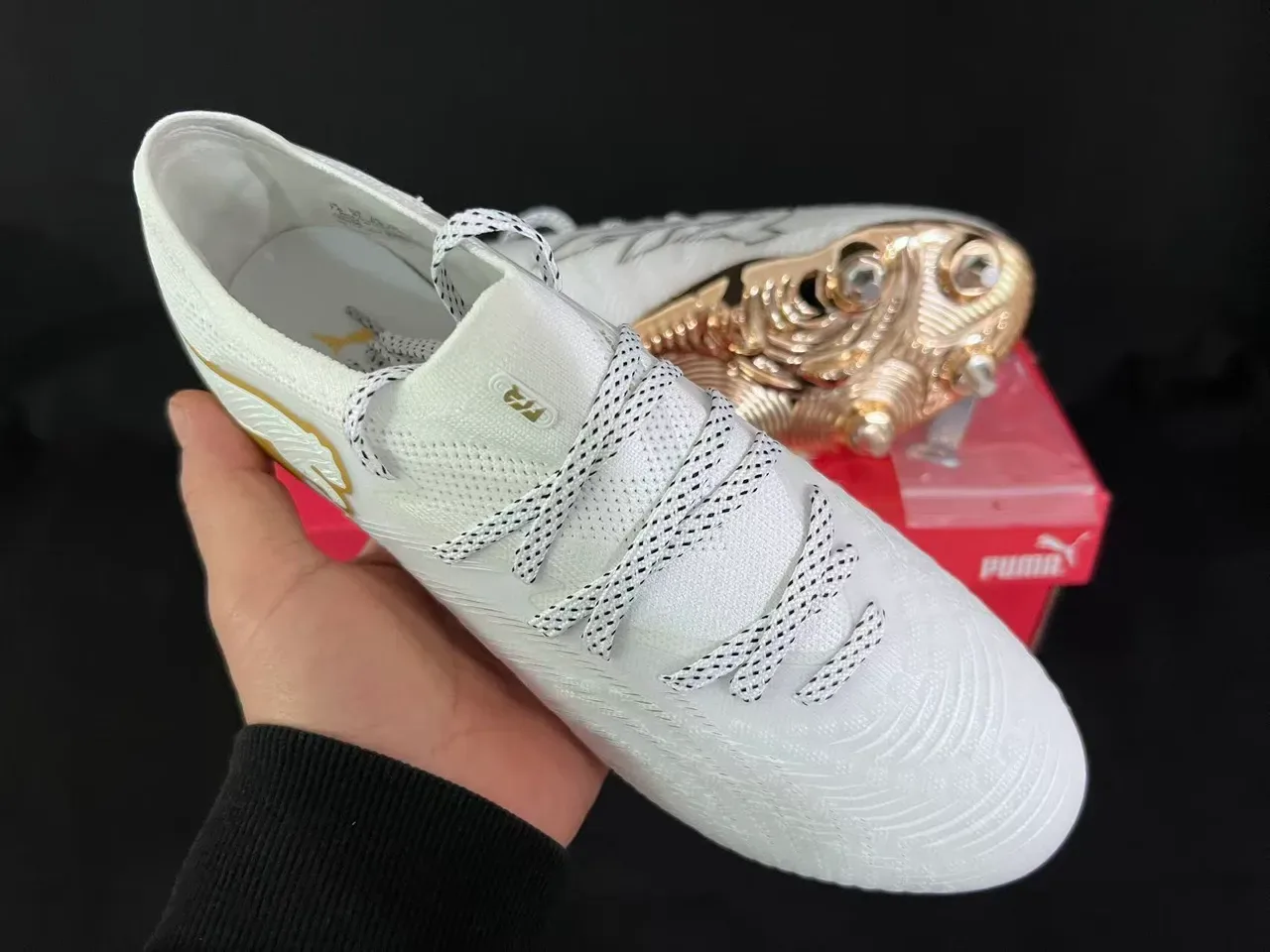 Puma Future Z Botas de fútbol blancas y doradas para terreno firme 12
