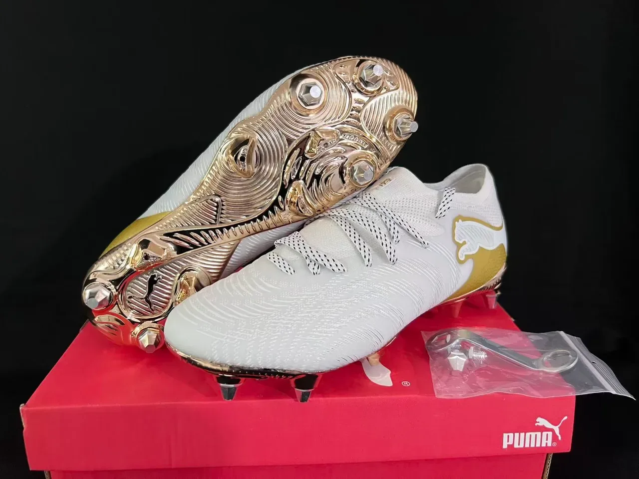 Puma Future Z Botas de fútbol blancas y doradas para terreno firme 17