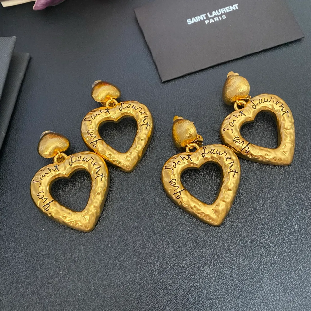 Saint Laurent 锤击金 雕刻心形耳环 6