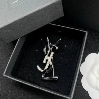 Saint Laurent Monogram काला चांदी क्रिस्टल ब्रोच