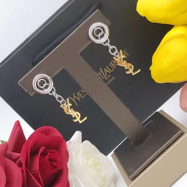 Saint Laurent Monogram Chain-Dangle রূপা সোনা ডাবল রিং স্টাড ইয়ারিংস 5