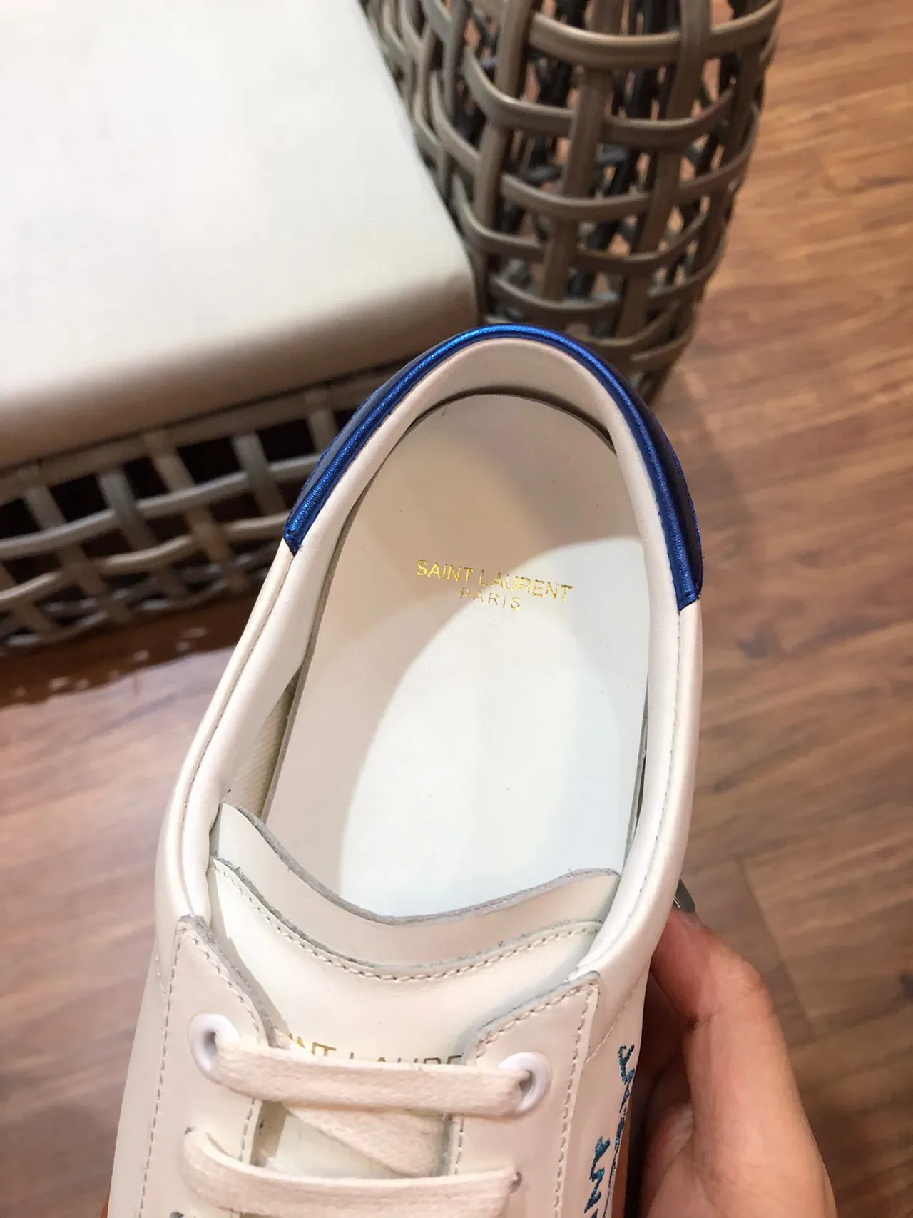 Saint Laurent zapatillas lifestyle blanco azul de cuero superior con logo bordado 4