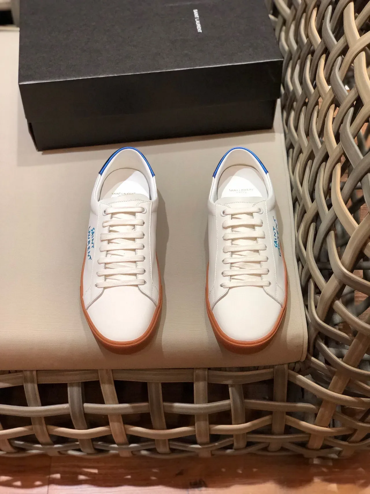 Saint Laurent zapatillas lifestyle blanco azul de cuero superior con logo bordado 9