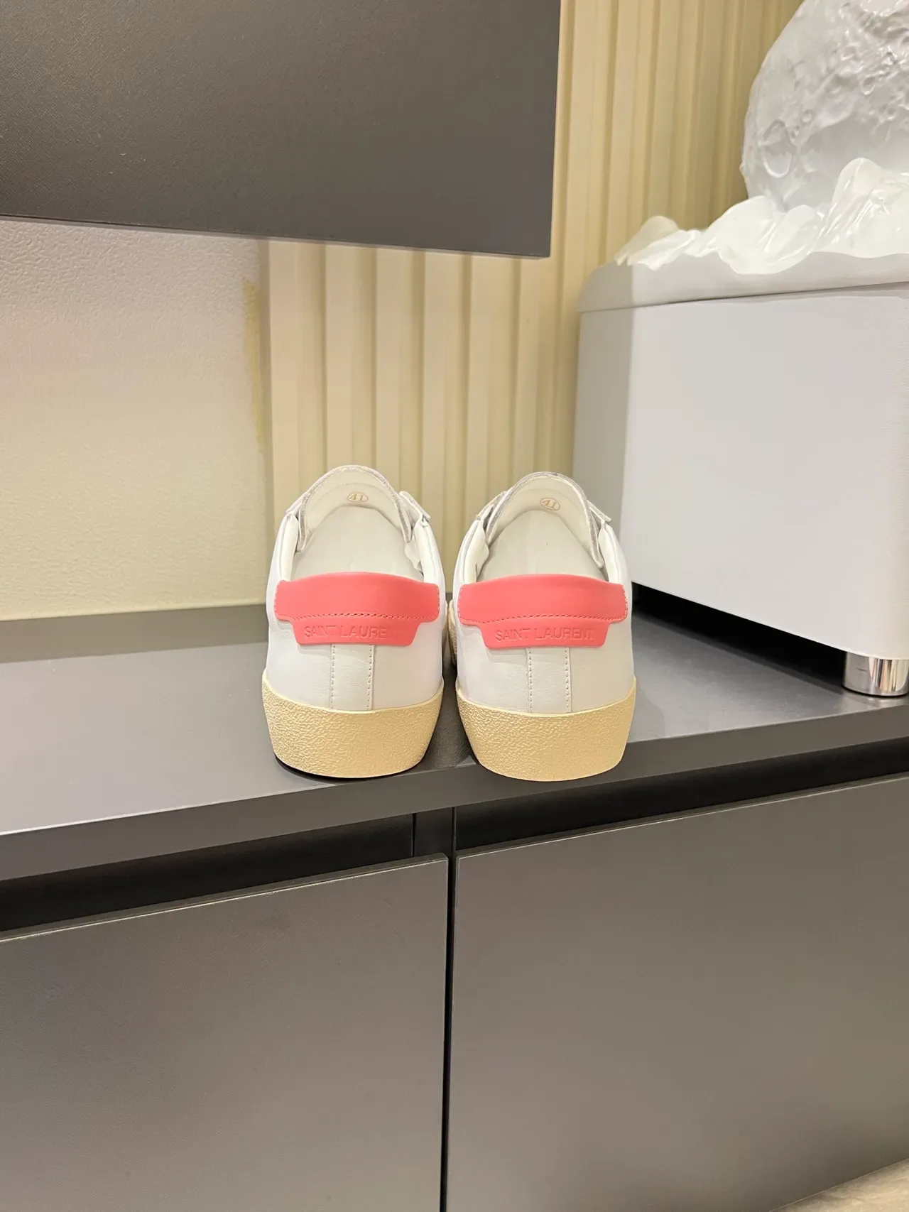 Saint Laurent 白色粉色 皮革鞋面 绣花 Logo 生活方式运动鞋 2