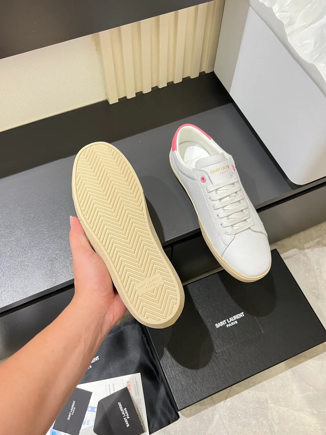 Saint Laurent 白色粉色 皮革鞋面 绣花 Logo 生活方式运动鞋 4