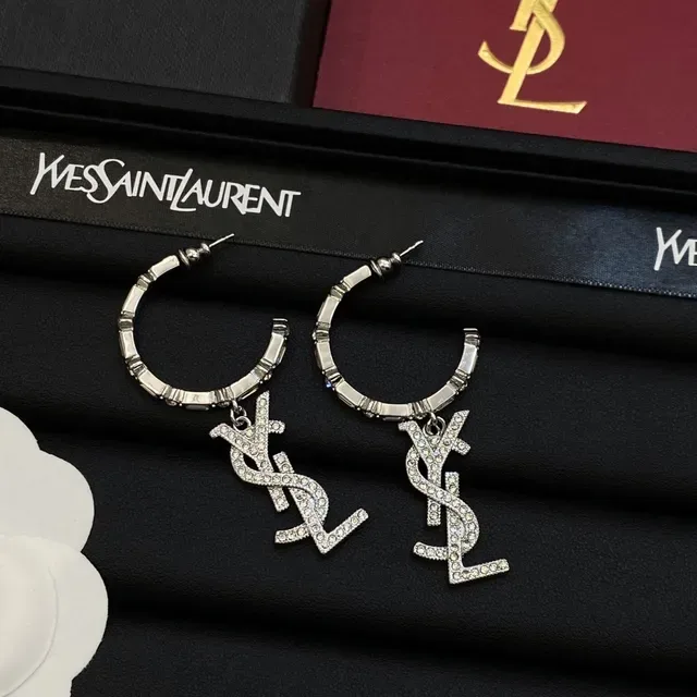 सेंट लॉरेंट YSL मोनोग्राम क्रिस्टल पावे डैंगलिंग ईयररिंग्स 5