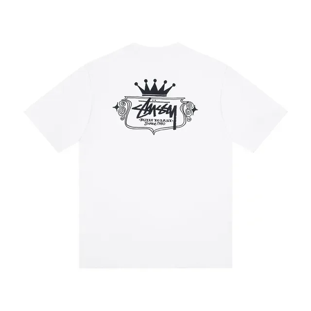 Camiseta Stussy blanco y negro estampado gráfico motivo corona 3