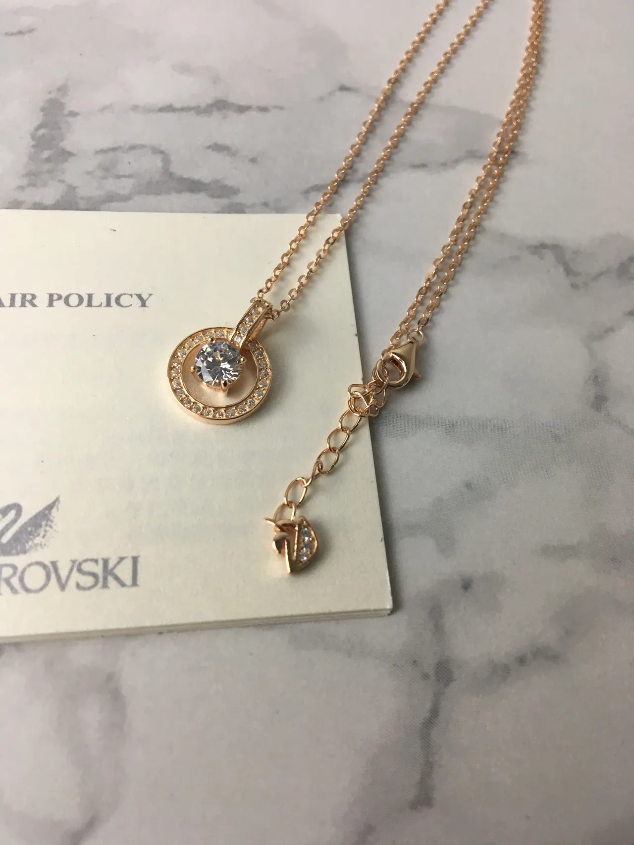 Swarovski Colar com corrente dourada transparente circular com duplo anel 4