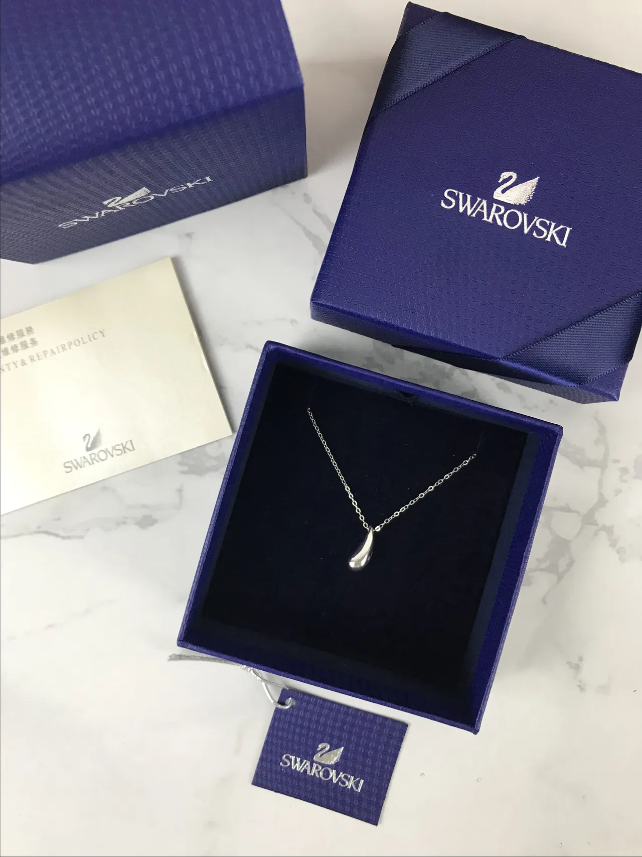 Swarovski टियारड्रॉप पेंडेंट पॉलिश्ड सिल्वर-टोन नेकल्स 2