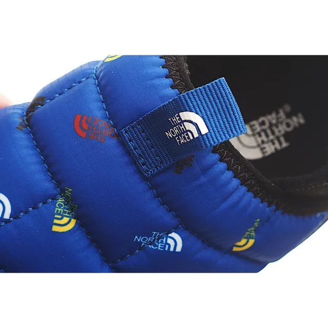 The North Face Nuptse Slipper أحذية كاجوال زرقاء سوداء الجزء العلوي المبطن المعزول بناء slip-on 24