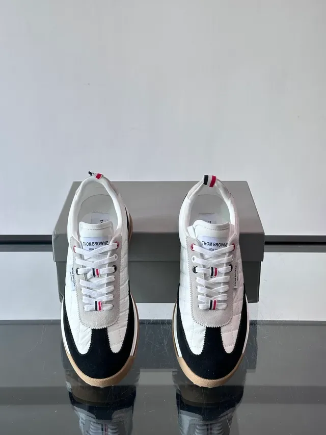 Thom Browne Sneakers Lifestyle Noir et Blanc Matelassées à Couture Diamant 4