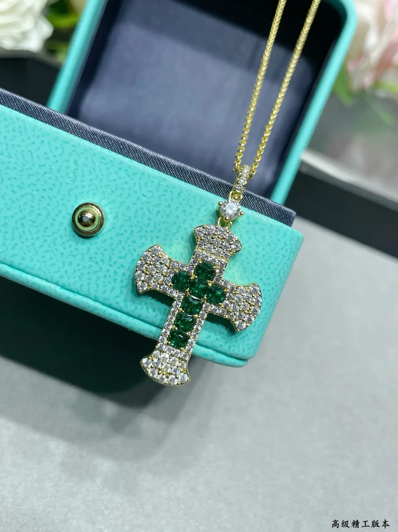 Tiffany & Co. নীল সবুজ ক্রস-শেপড পেন্ডেন্ট Pave-Set সাদা পাথর নেকলেস 2