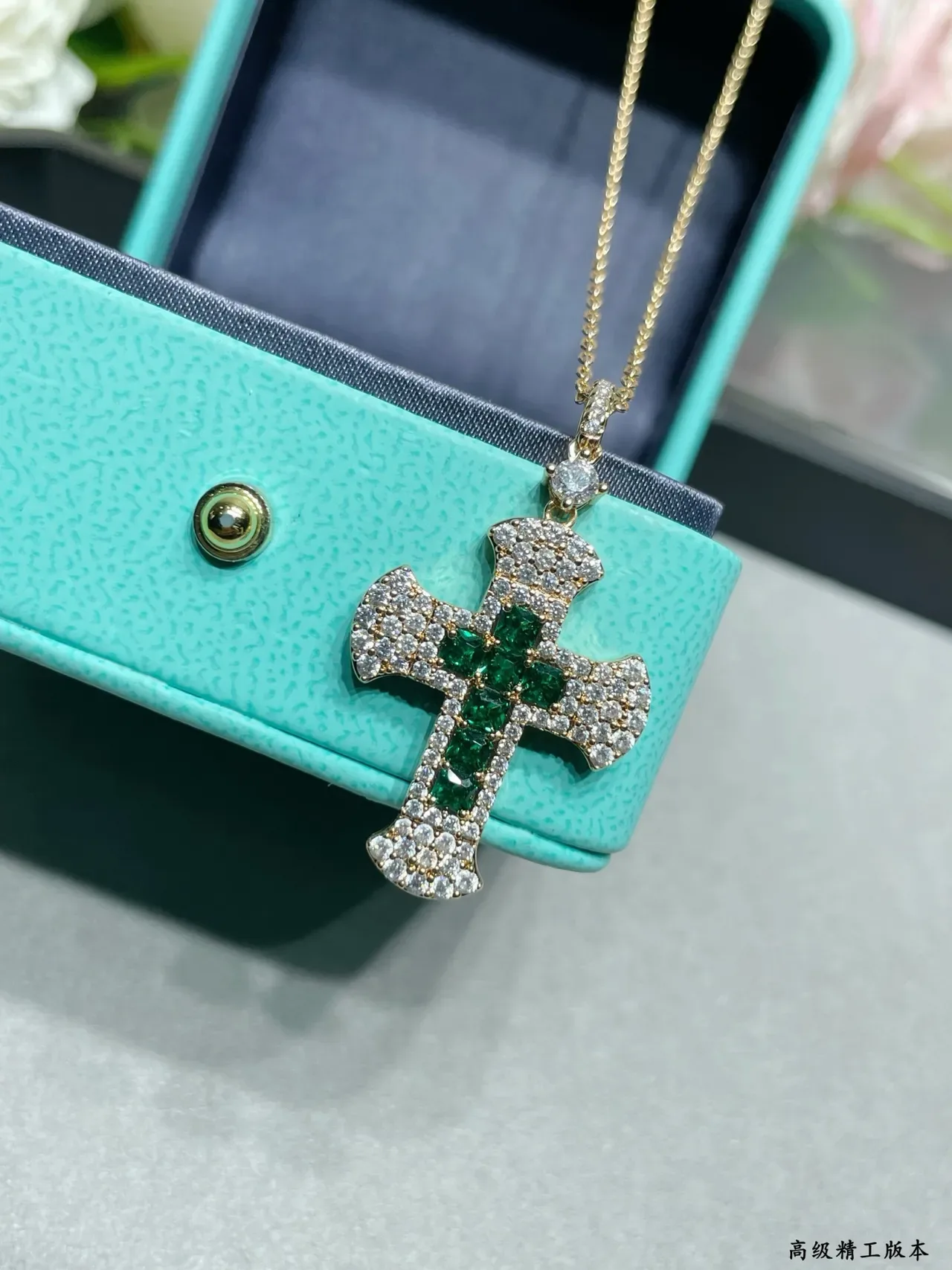 Tiffany & Co. নীল সবুজ ক্রস-শেপড পেন্ডেন্ট Pave-Set সাদা পাথর নেকলেস 4