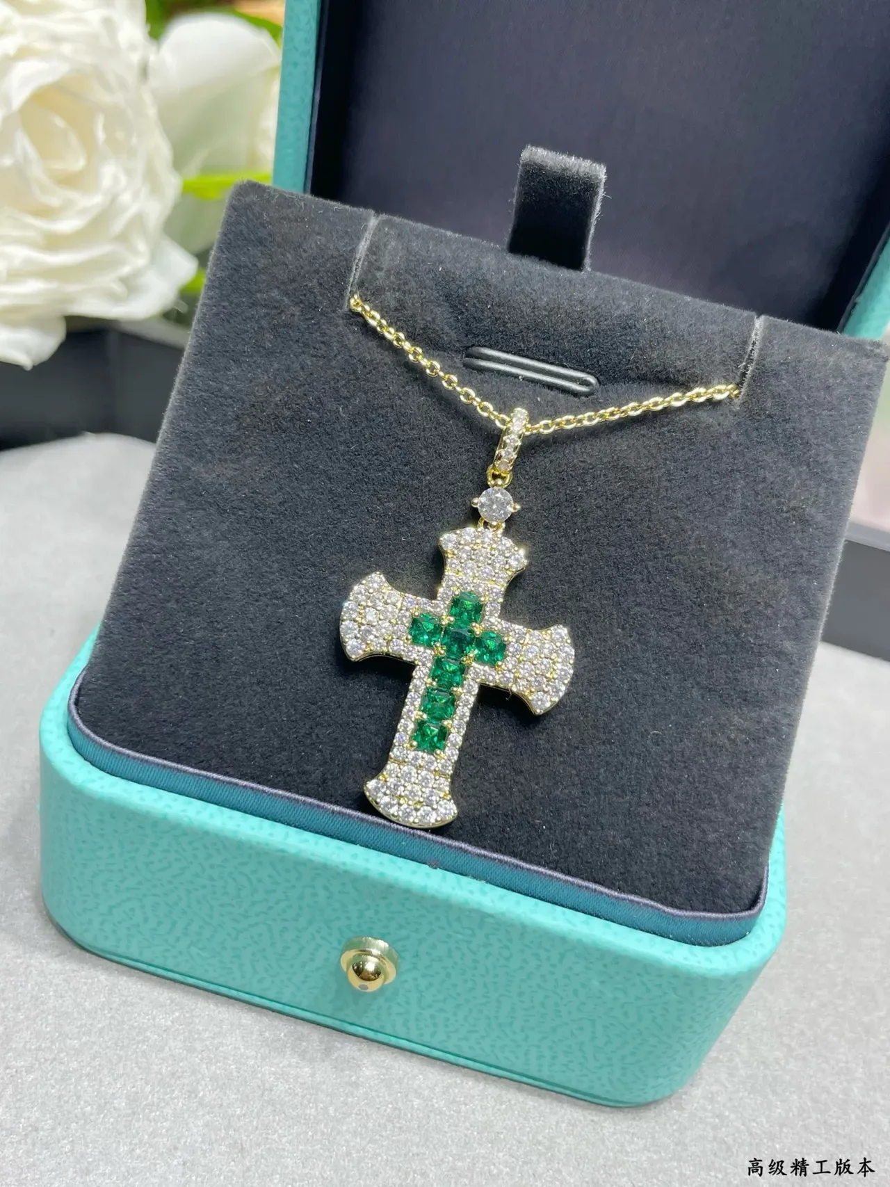 Tiffany & Co. নীল সবুজ ক্রস-শেপড পেন্ডেন্ট Pave-Set সাদা পাথর নেকলেস 5