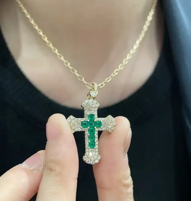 Tiffany & Co. নীল সবুজ ক্রস-শেপড পেন্ডেন্ট Pave-Set সাদা পাথর নেকলেস 9