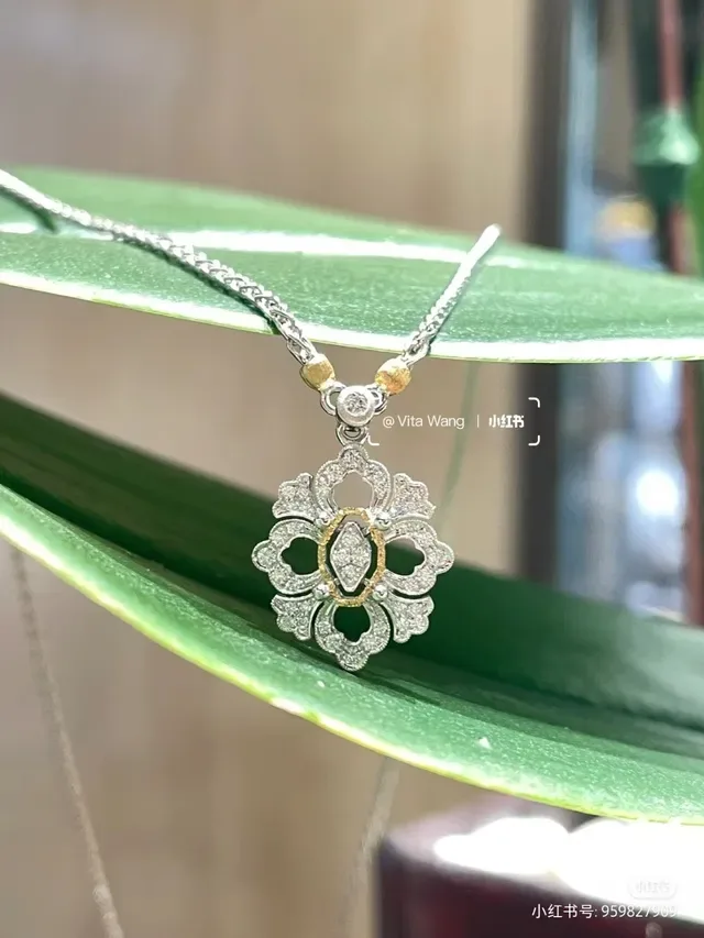 Tiffany & Co. फ्लोरल क्वाट्रेफॉइल पेंडेंट सिल्वर व्हाइट पवेसेट डायमंड नेकलस 8