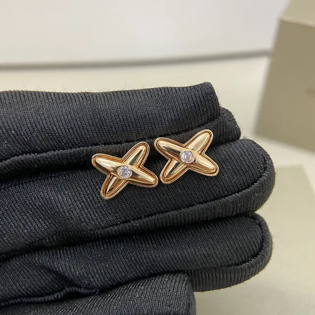 Tiffany & Co. Boucles d'oreilles en or et argent en forme de X 3