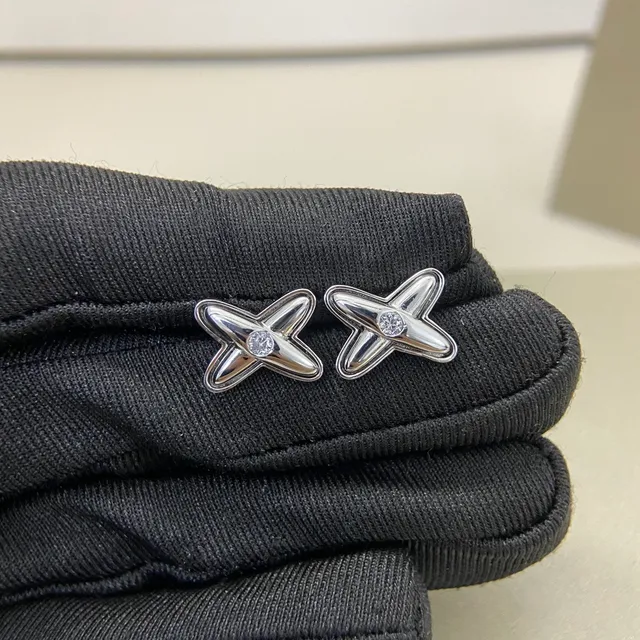 Tiffany & Co. Boucles d'oreilles en or et argent en forme de X 4