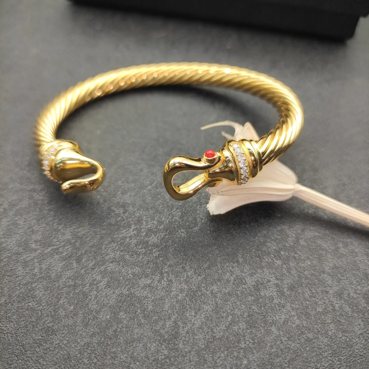 Tiffany & Co. HardWear Twisted Cable pulseira de diamantes e rubis 2