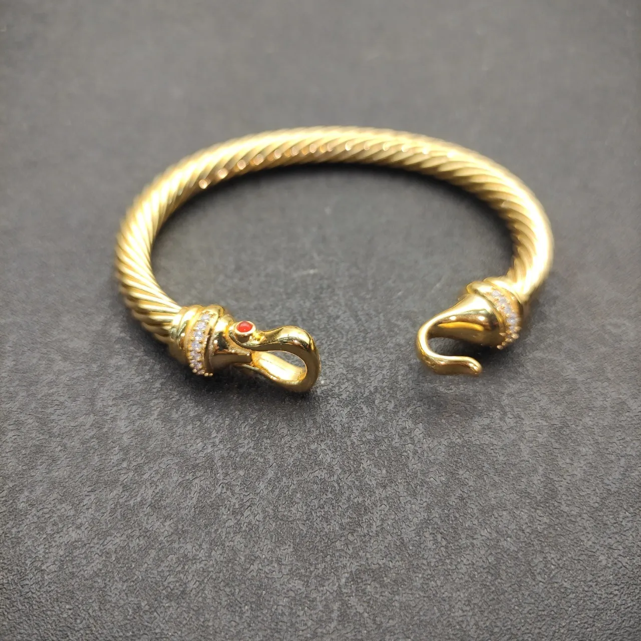 Tiffany & Co. HardWear Twisted Cable pulseira de diamantes e rubis 8