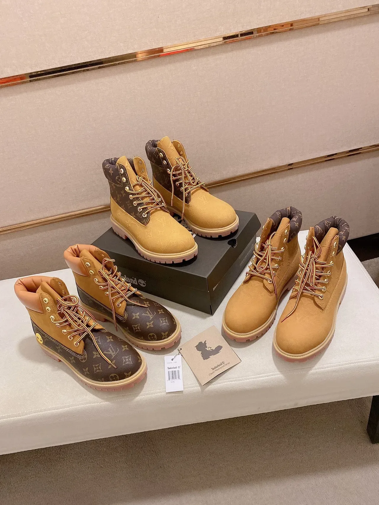 Timberland Bottes de Travail Beige Rose Col Rembourré Textil Monogrammé 2