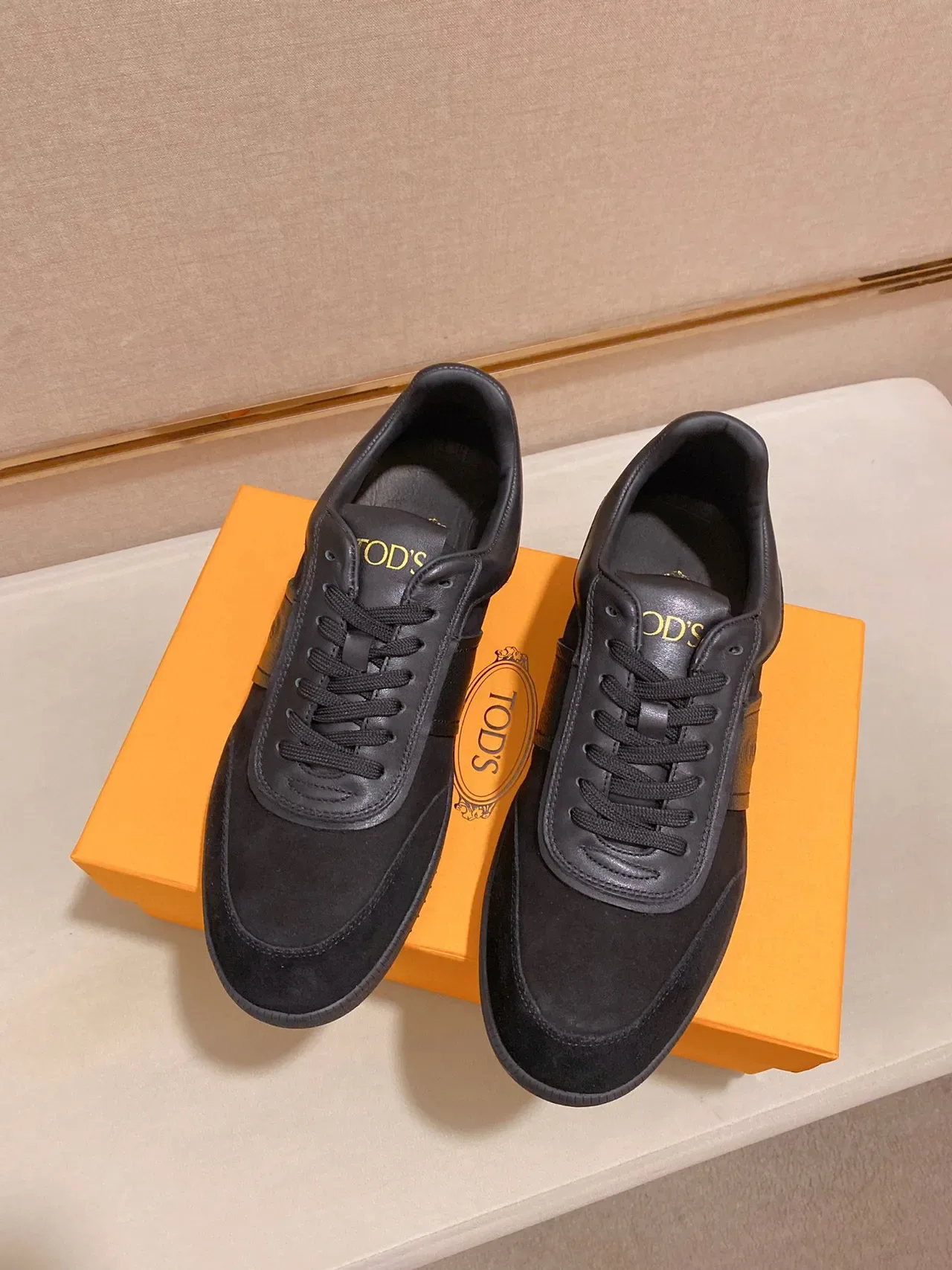 Tod's Zapatillas Lifestyle de Ante y Cuero Negro con Paneles y Franja de Logo Embossado 4
