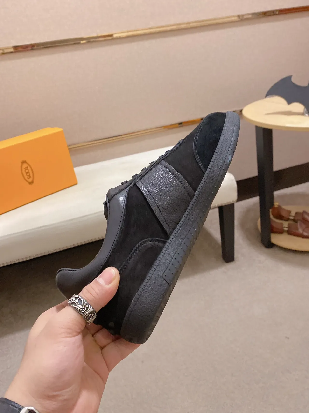 Tod's Zapatillas Lifestyle de Ante y Cuero Negro con Paneles y Franja de Logo Embossado 7