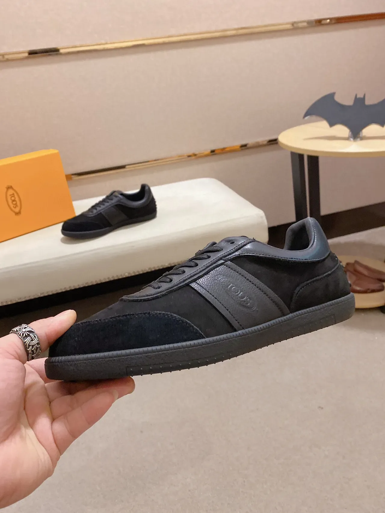 Tod's Zapatillas Lifestyle de Ante y Cuero Negro con Paneles y Franja de Logo Embossado 8