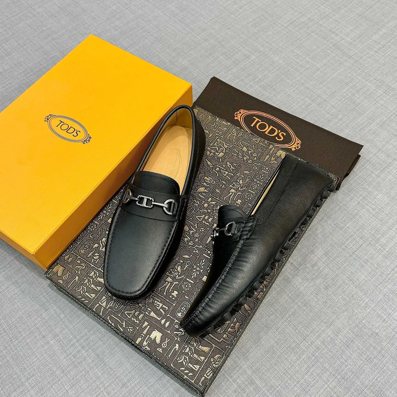 Tod's Horsebit Loafer काला चमड़े का लोफर 2