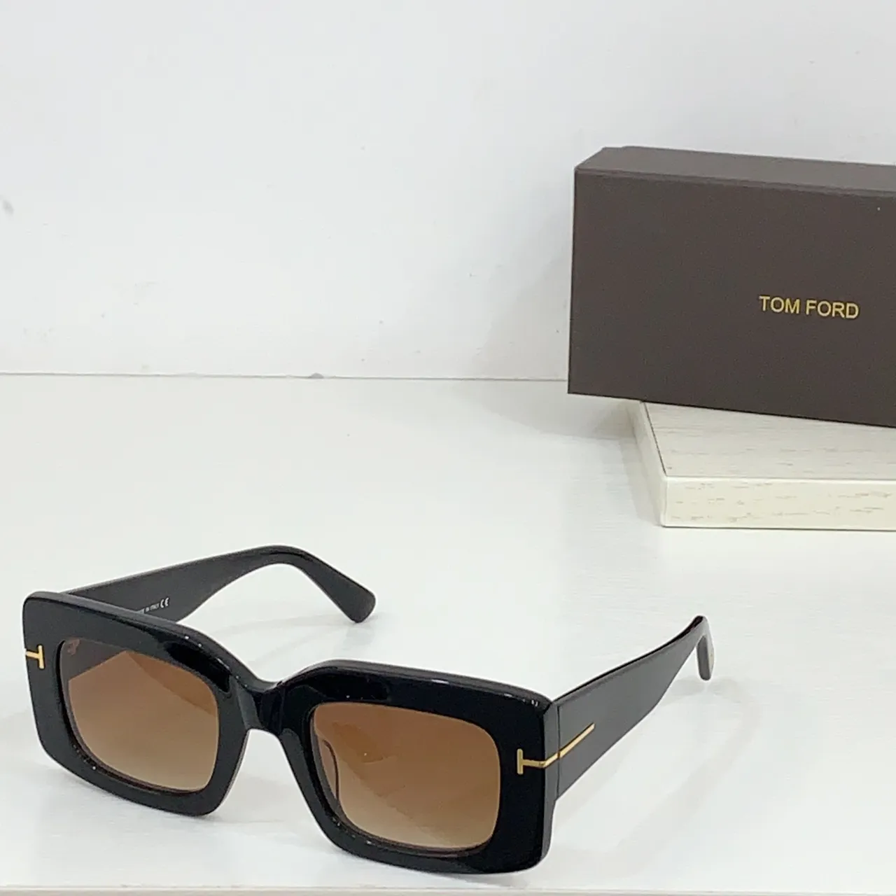 Tom Ford Tina óculos de sol oversized retangulares pretos foscos 6