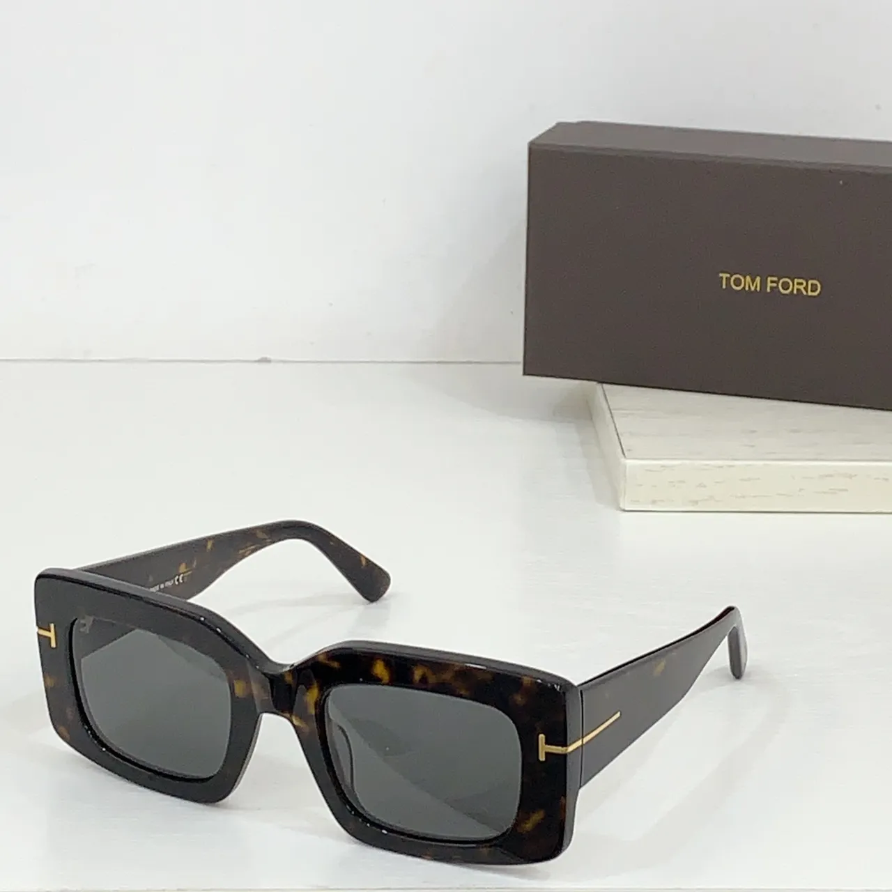 Tom Ford Tina óculos de sol oversized retangulares pretos foscos 8