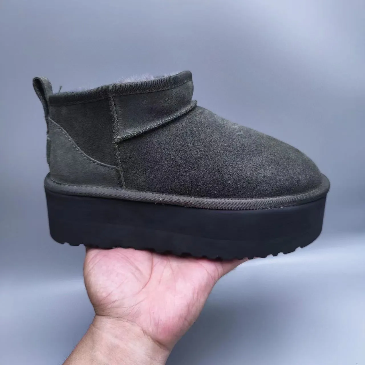 UGG 军绿 黑色 麂皮鞋面 羊毛衬里 雪靴 2