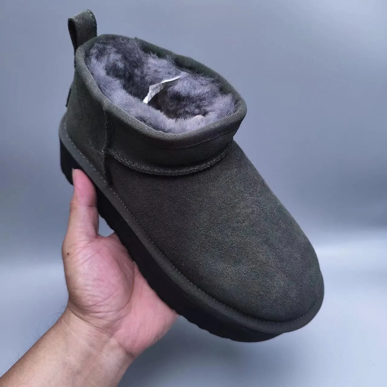 UGG 军绿 黑色 麂皮鞋面 羊毛衬里 雪靴 3