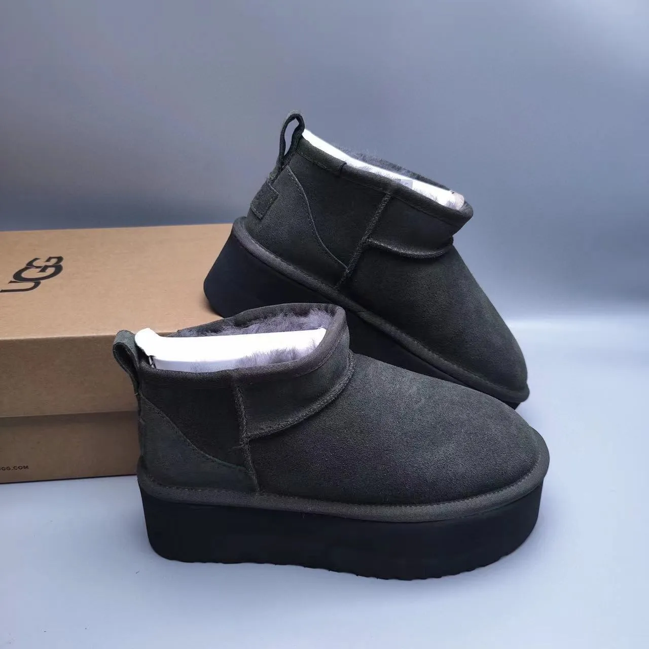 UGG 军绿 黑色 麂皮鞋面 羊毛衬里 雪靴 4