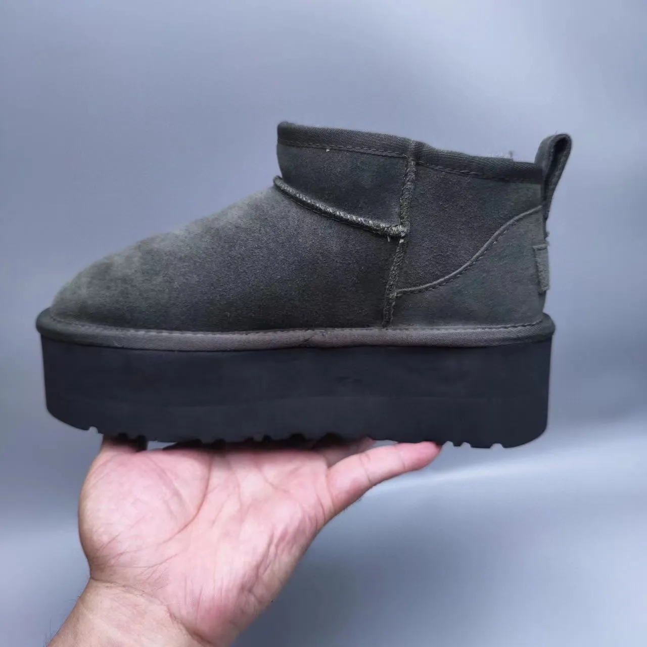 UGG 军绿 黑色 麂皮鞋面 羊毛衬里 雪靴 5